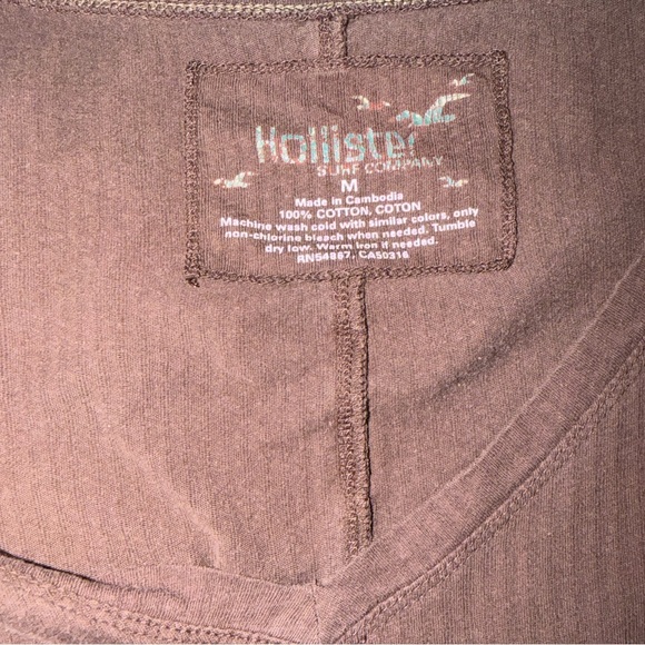 💖 Mix & Match: 4 for $25! 💖
Hollister long sleeve ribbed V-neck top - Picture 2 of 5